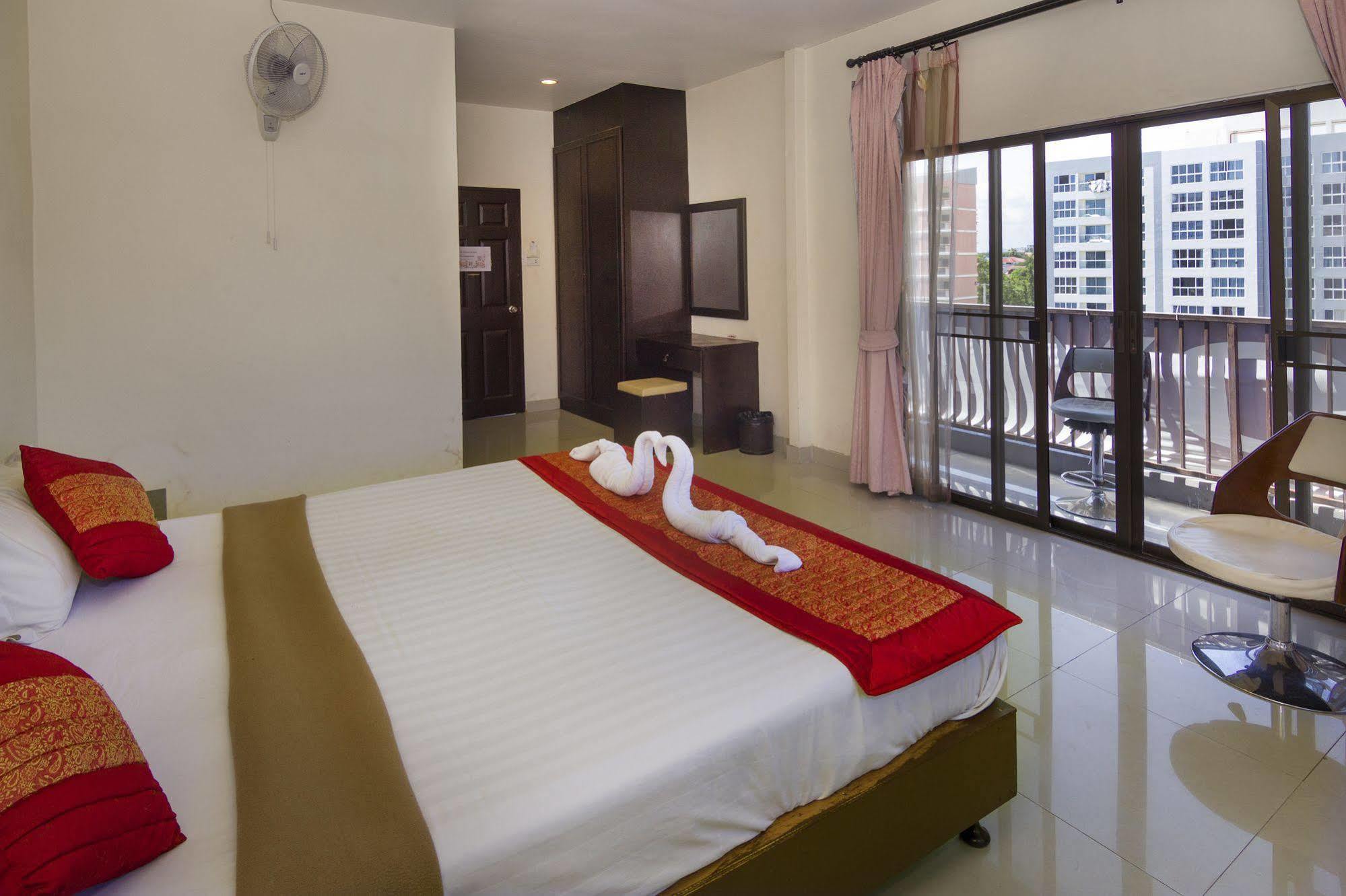 Royal Q & D Suites Pattaya Dış mekan fotoğraf