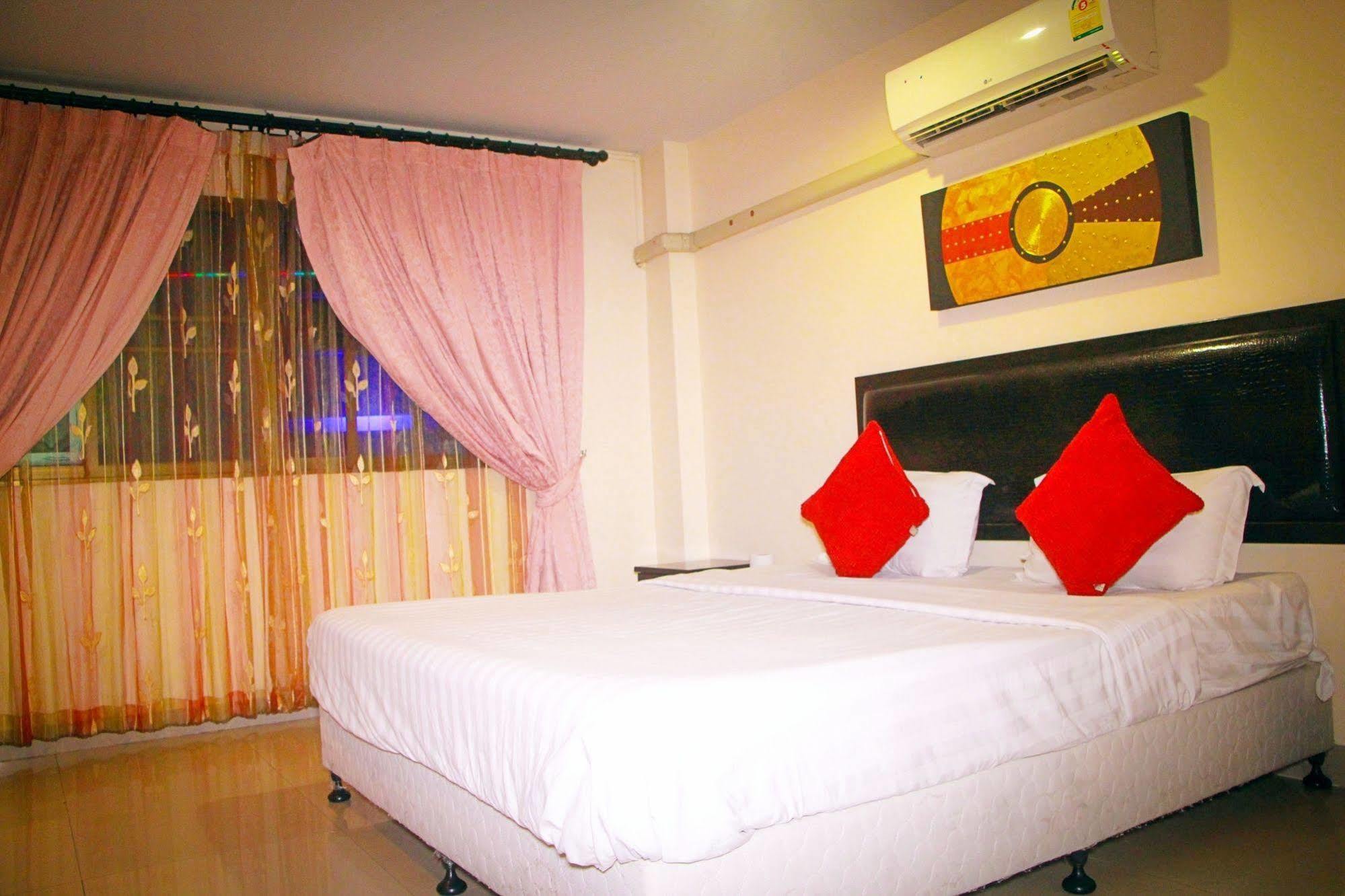 Royal Q & D Suites Pattaya Dış mekan fotoğraf