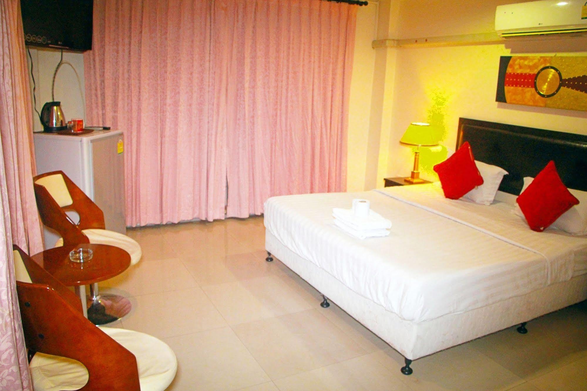 Royal Q & D Suites Pattaya Dış mekan fotoğraf